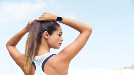 Fitbit versa lifestyle female outdoorrun