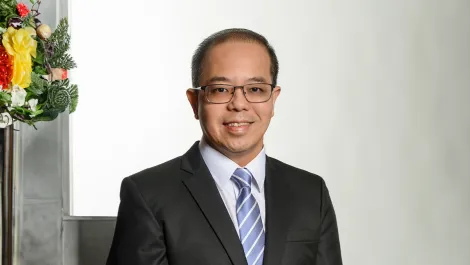 Ronald tan headshot